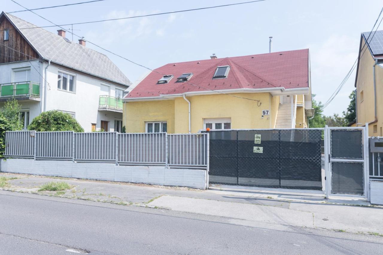 Hi-Bp Garden City Batsanyi Tiny House Near The City Train With Free Parking Budapeste Exterior foto